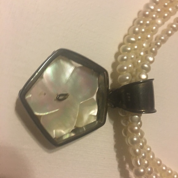 Pearl necklace with mother of pearl pendant - Picture 3 of 6